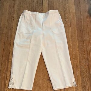 Alfred Dunner White Capris Relaxed Fit
